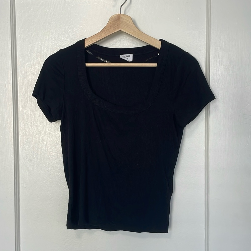 Basic Black Scoop Neck Cropped Tshirt